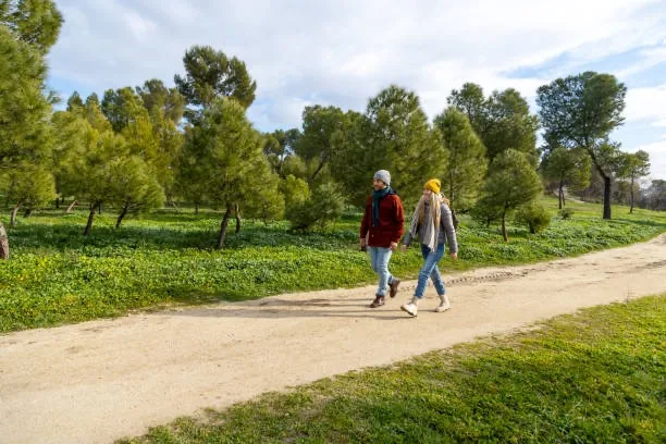 Beneficios de caminar todos los días para tu salud: mejora tu bienestar con solo 30 minutos